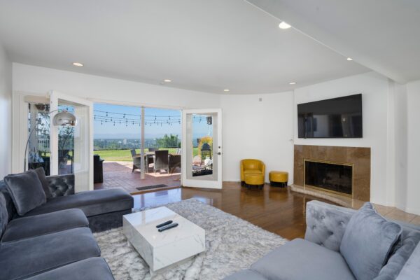 Custom Hilltop Mid-Century Modern with Panoramic Views